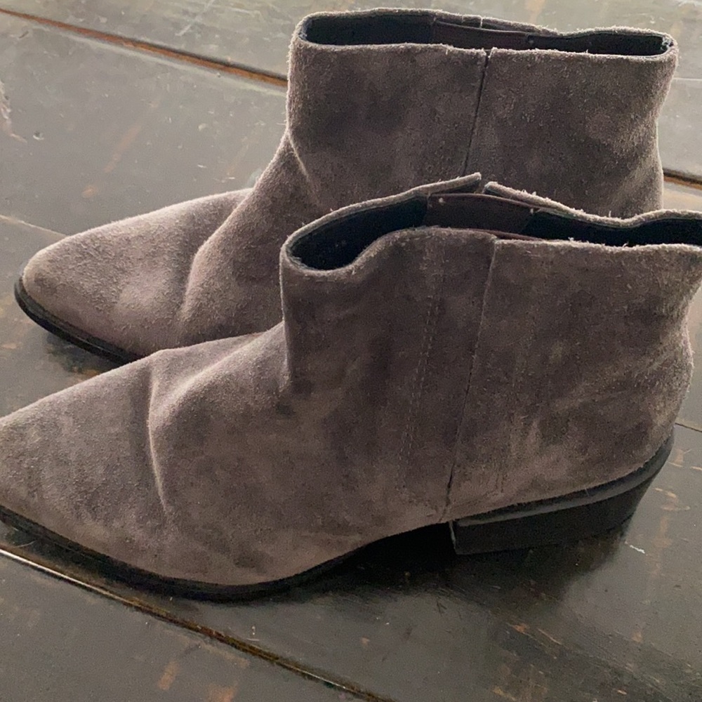 Grey suede/leather ankle boot